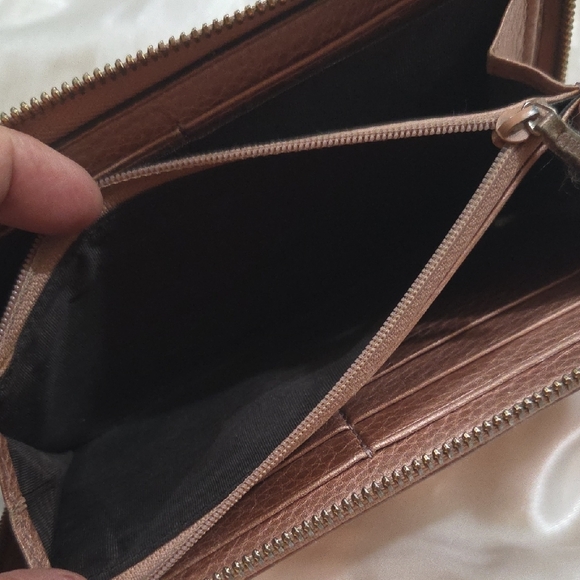 Gucci Soho Rose Leather Zip Around Wallet - Picture 9 of 14